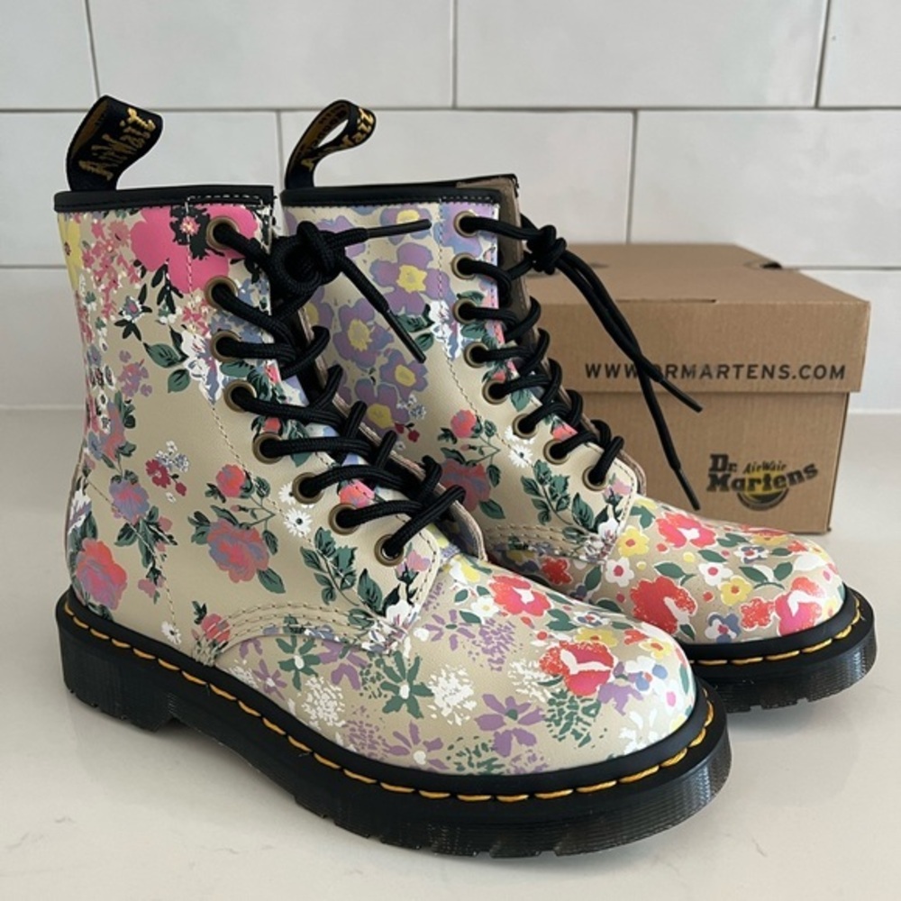 NEW Dr. Martens Floral 1460 Boots Women’s Size 5 Style 569118